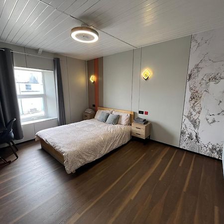 Welsh Holiday Accommodation - Modern Living Pembroke Dock Esterno foto