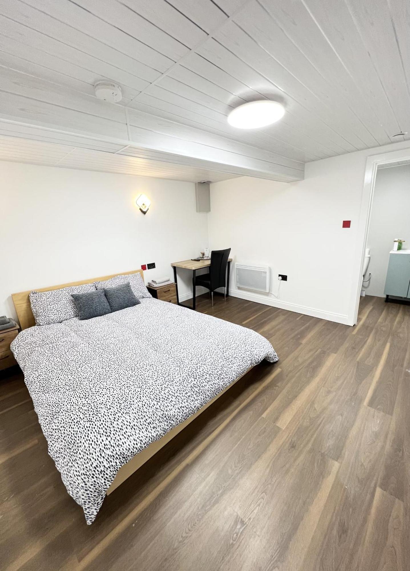 Welsh Holiday Accommodation - Modern Living Pembroke Dock Esterno foto
